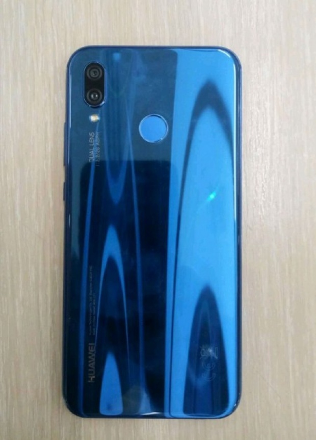 เผยภาพสุดเอ็กซคลูซีฟ Huawei P20 Lite สีน้ำเงินในมุมใหม่!!