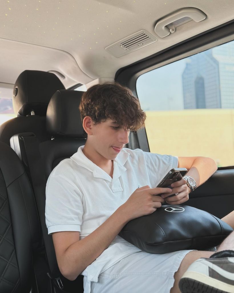 พ่อหนุ่มคนนี้ใช้ AI ทำคลิปกวาด 2 ล้านเหรียญต่อเดือน!