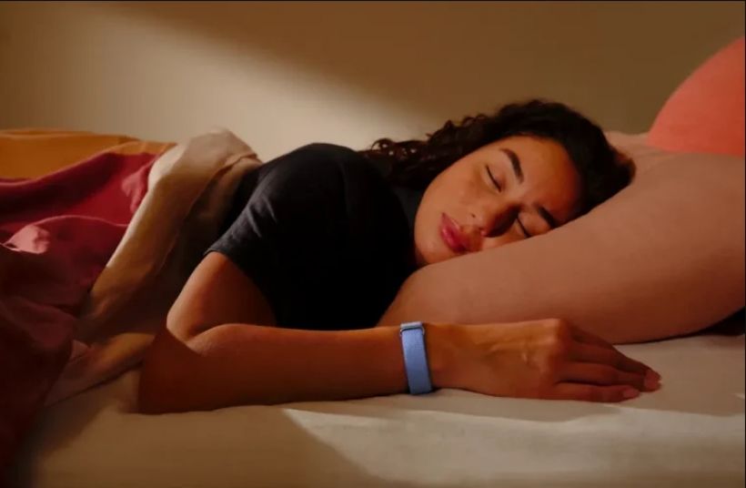 Whoop สะเทือน! Google Fitbit Air จ่อเปลี่ยนเกมสายรัดสุขภาพ!