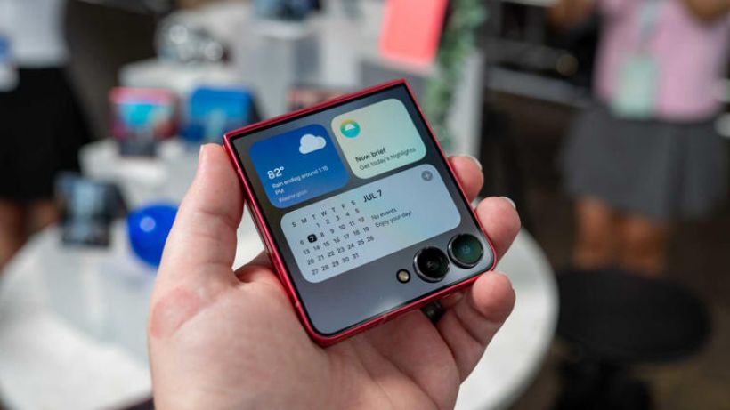 พลิกโลก! 4 เหตุผลที่ Flip Phone ตัวจี๊ดจะแซงหน้ามือถือพับรุ่นใหญ่