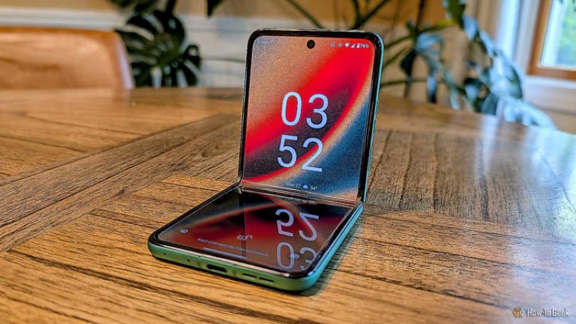 พลิกโลก! 4 เหตุผลที่ Flip Phone ตัวจี๊ดจะแซงหน้ามือถือพับรุ่นใหญ่