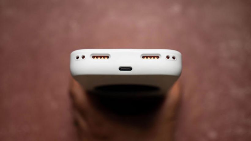 iPhone17Pro เคสมีจอหลัง เซลฟี่กล้องหลังได้เฉย!