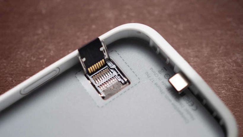 iPhone17Pro เคสมีจอหลัง เซลฟี่กล้องหลังได้เฉย!