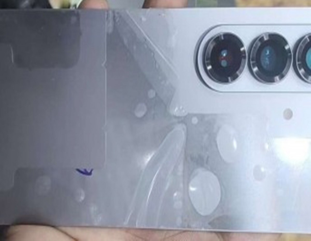 หลุดแล้ว! ภาพแรก Galaxy Z Fold7 โผล่ บางเฉียบแค่ 3.9 มม.!