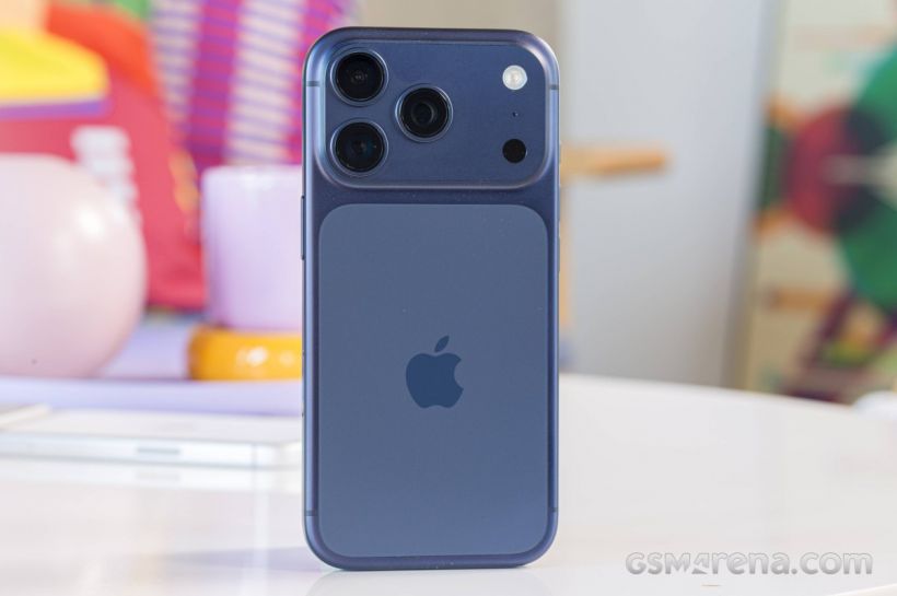 หลุดดีไซน์ iPhone รุ่นฉลอง 20 ปี สรุปเปลี่ยนใหม่ยกแผงจริงไหม?